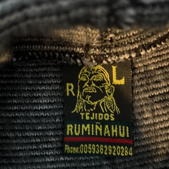 Poncho - Picture 2 of 3